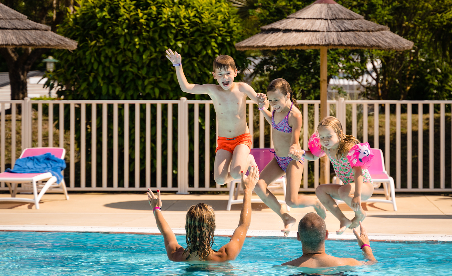 Moment de vie à la piscine en août