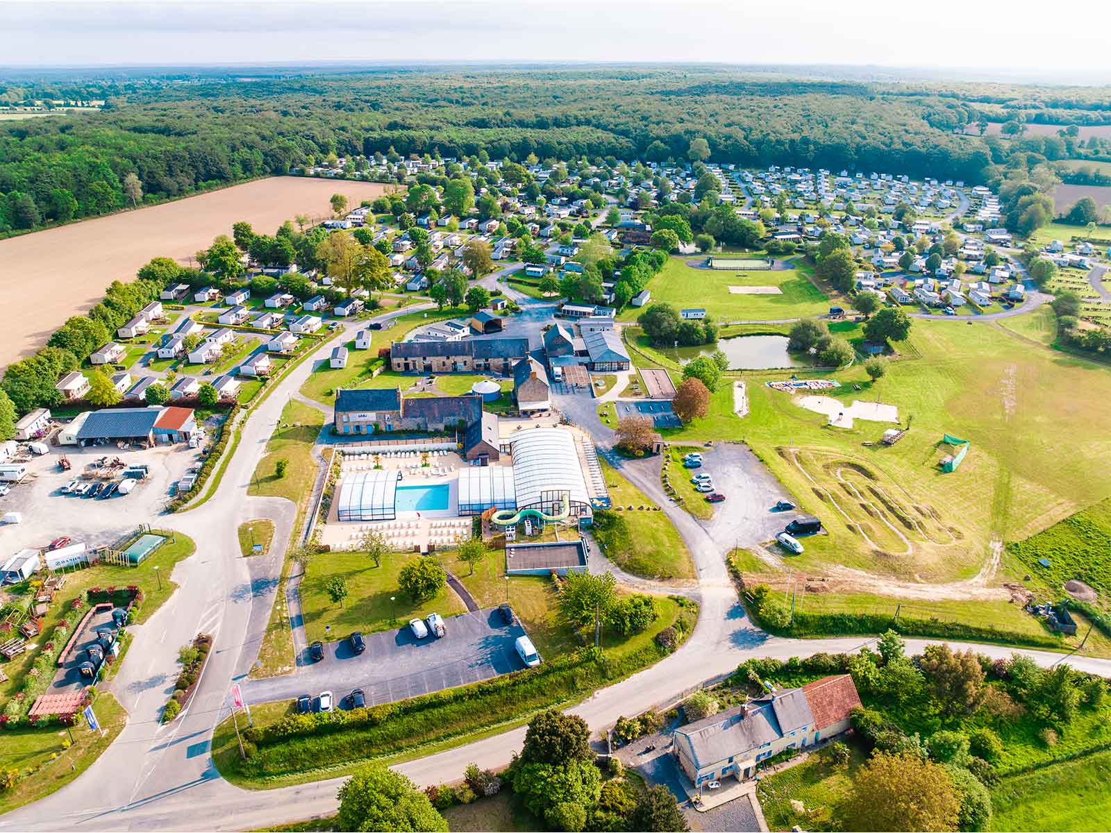 La magnifique vue aérienne du camping Siblu Villages Domaine de Litteau 1