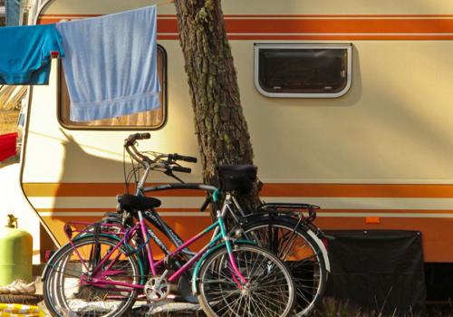 Emplacement de camping pour caravane au camping de Contis