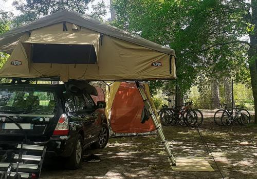 Emplacement camping-car caravane et van au camping Le Lac à Mimizan