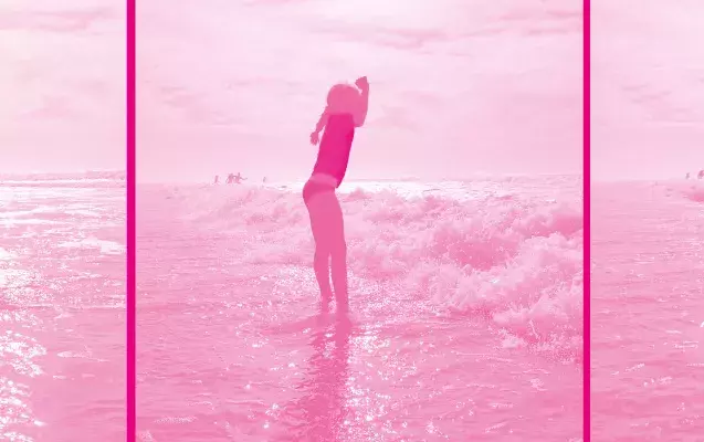 image Siblu Summer fillette saute dans les vagues