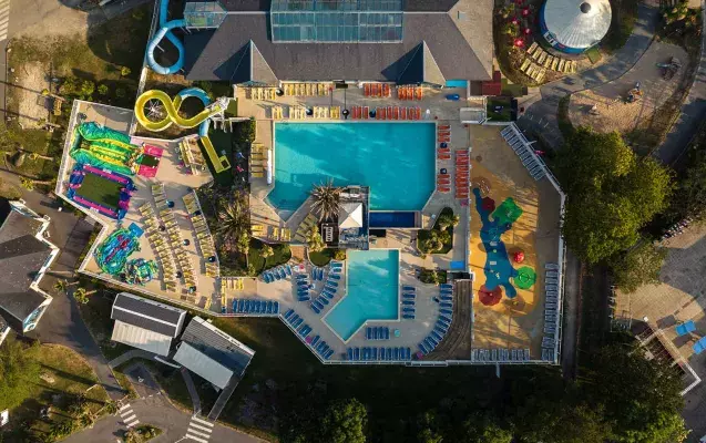 Le sublime complexe aquatique du camping Siblu Villages Domaine de Kerlann