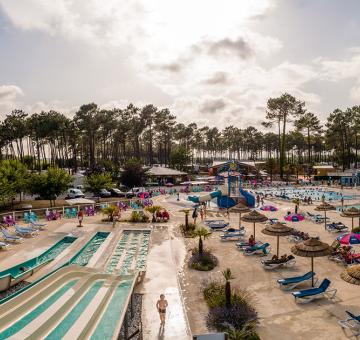 Piscines et toboggans du camping Les Dunes de Contis