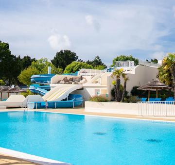 Piscine extérieure et toboggans au Bois Masson