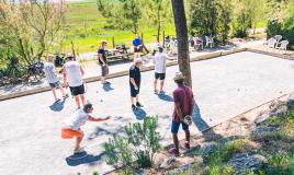 Jouer à la pétanque au Camping Bonne Anse Plage