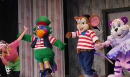 Spectacle pour les enfants avec mascotte au camping Bonne Anse Plage