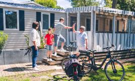 Vie sur mobil home en famille avec les enfants au camping Bonne Anse Plage