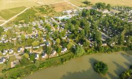 La magnifique vue aérienne du camping Siblu Villages Domaine de Dugny 1