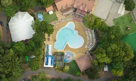 Piscine vue aérienne aux Pierres Couchées 