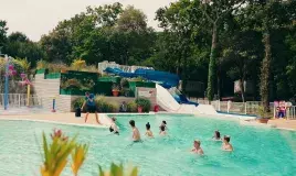 Cours d'aquagym au camping Les Pierres Couchées