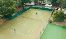Faire un tennis au camping Siblu Les Pierres Couchées