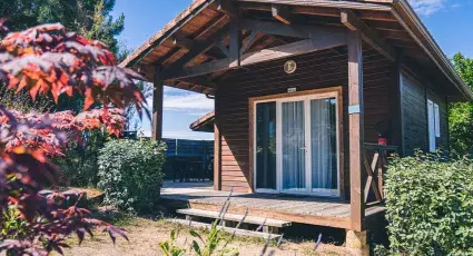 Un des nombreux chalets au Camping Siblu Villages La Plage 