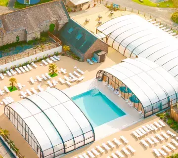 Piscine au Domaine de Litteau vue en drone