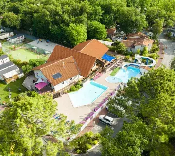 La magnifique vue aérienne du camping Siblu Villages Domaine de Soulac 2