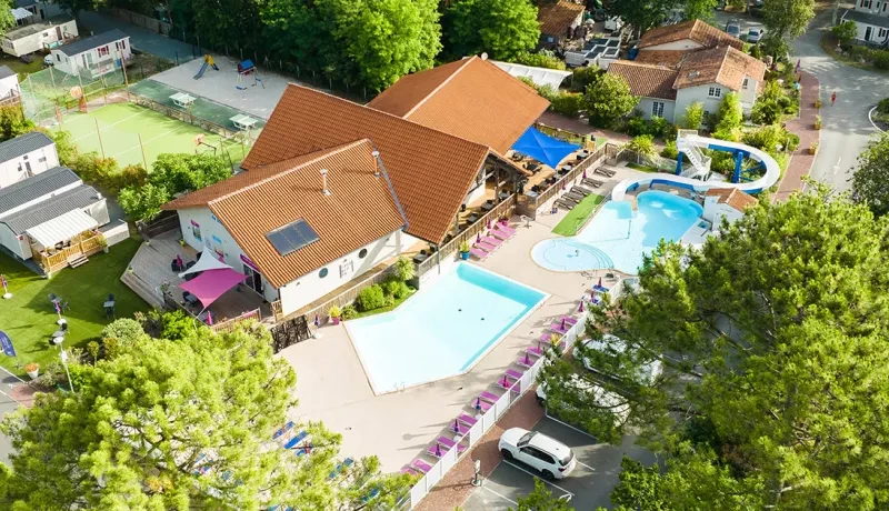 Vue aérienne piscine du Domaine de Soulac