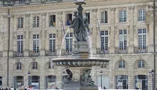 Place de la Bourse et pont de Pierre
