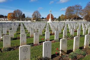 Découvrir le cimetière militaire britannique