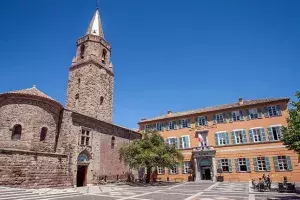 La cathédrale Sainte Léonce