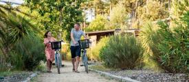 Quel plaisir de faire une balade avec son père tout en étant en vacances dans les campings Siblu Villages