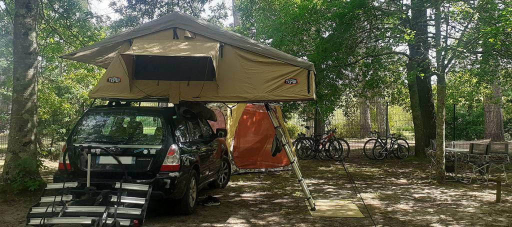 Emplacement camping-car caravane et van au camping Le Lac à Mimizan
