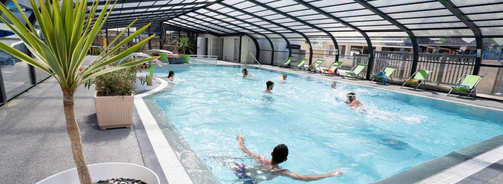 Piscine Couverte au camping Siblu le Conguel