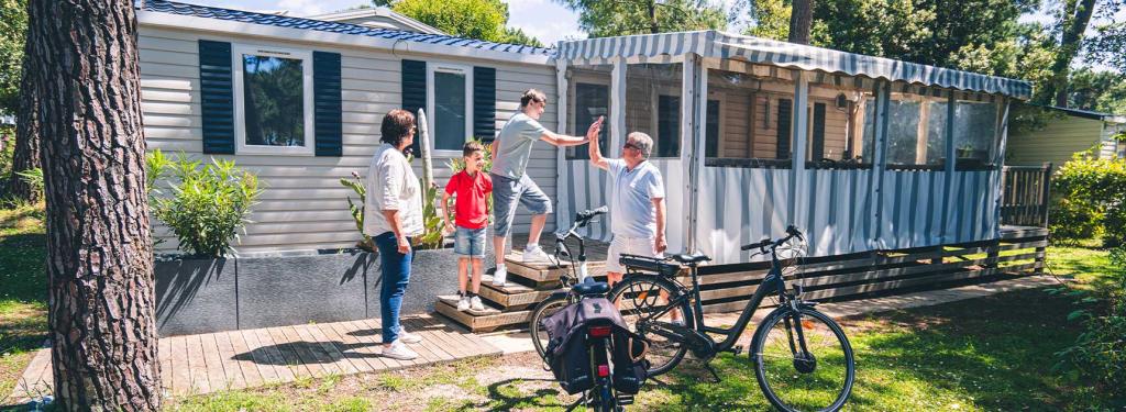 Vie sur mobil home en famille avec les enfants au camping Bonne Anse Plage