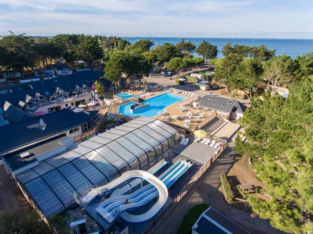 La magnifique vue aérienne du camping Siblu Villages Le Conguel 2