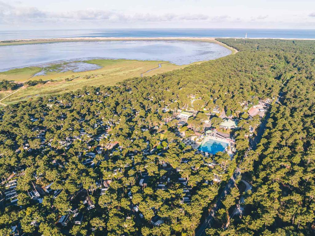 La magnifique vue aérienne du camping Siblu Villages Bonne Anse Plage 1