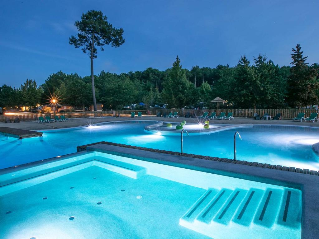 Le sublime complexe aquatique du camping Siblu Villages Le Lac à Mimizan 1