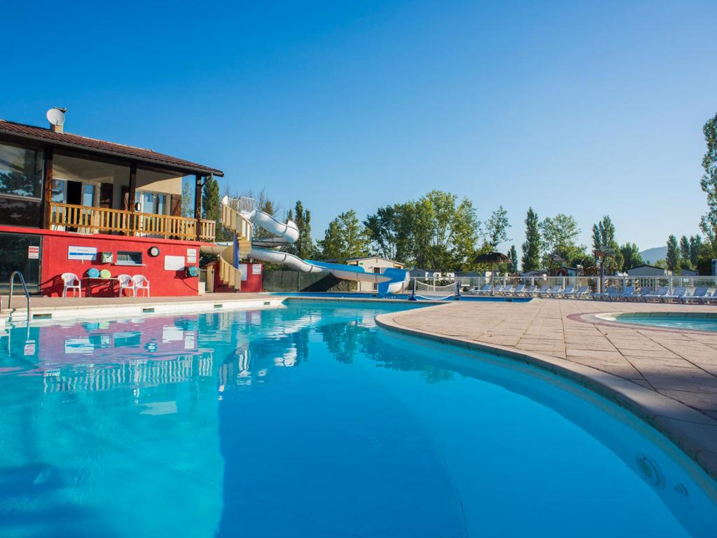 Le sublime complexe aquatique du camping Siblu Villages Les Rives de Condrieu 1