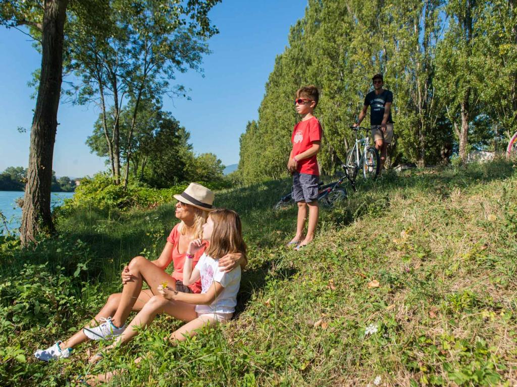 Les parfaites activités à faire en famille au camping Siblu Villages Les Rives de Condrieu 1