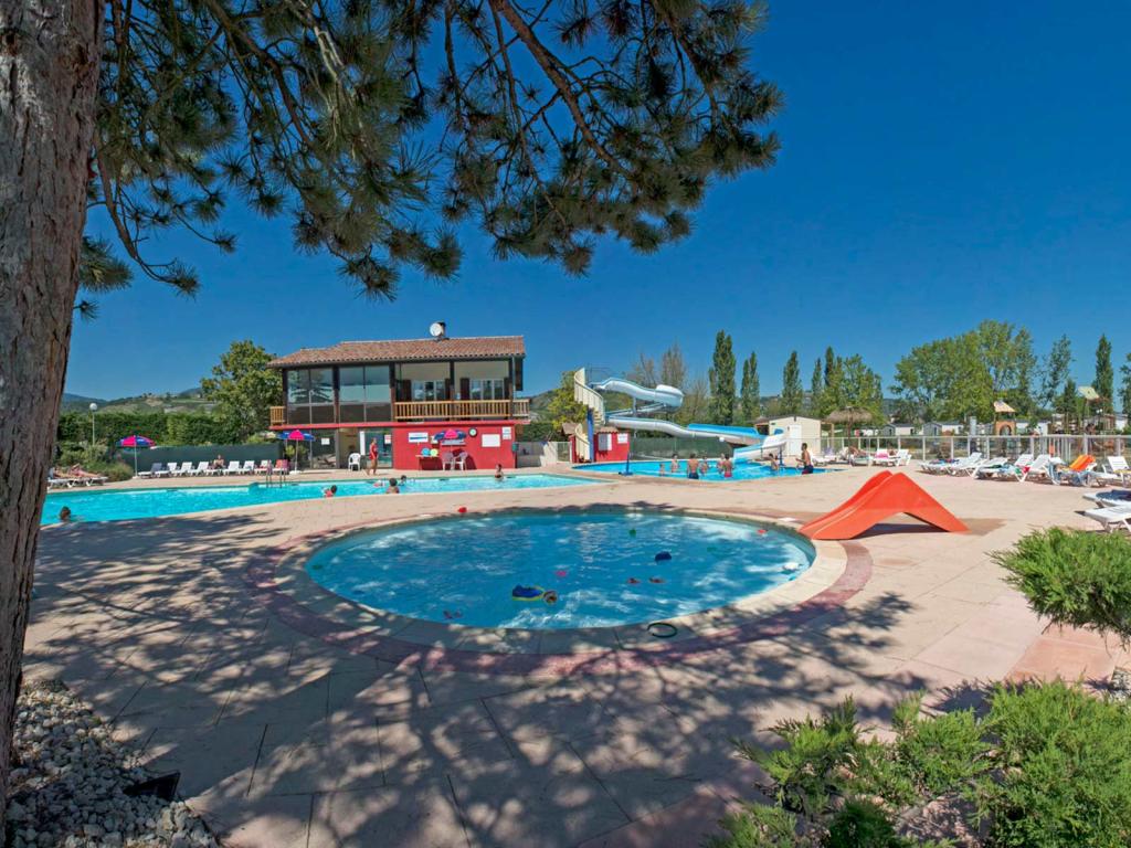 Le sublime complexe aquatique du camping Siblu Villages Les Rives de Condrieu 2