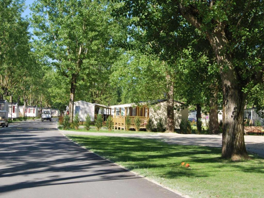 Les magnifiques mobilhomes du camping Siblu Villages Les Rives de Condrieu 4