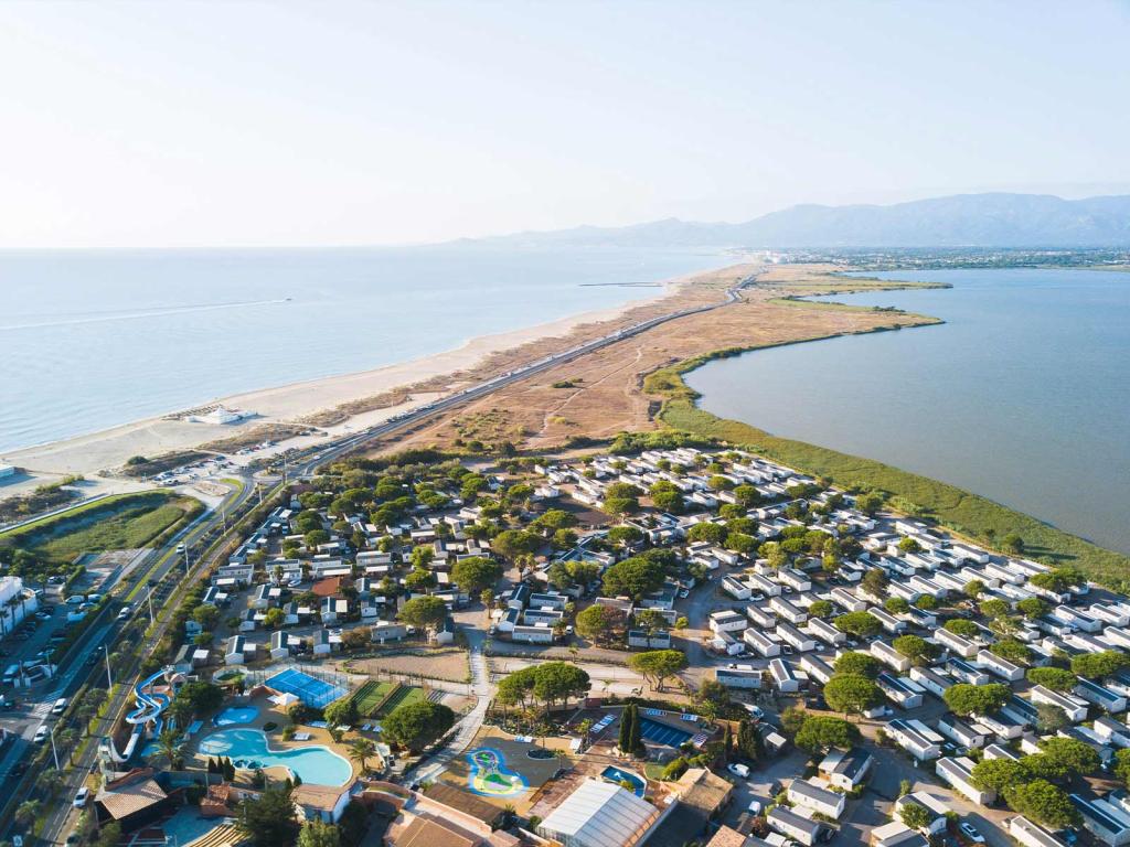 La magnifique vue aérienne du camping Siblu Villages Mar Estang 