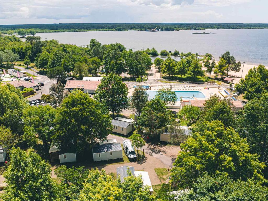 La magnifique vue aérienne du camping Siblu Villages Le Pipiou 2