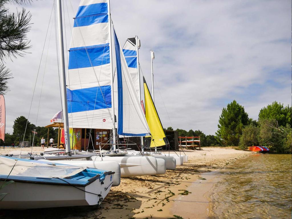 Profitez de la proximité du lac avec le camping La Réserve