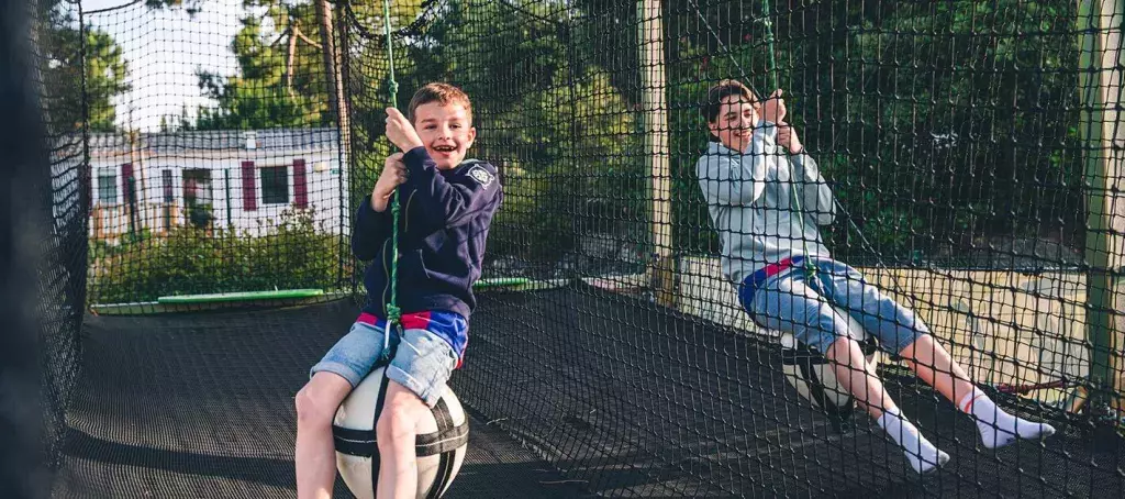 Jeux enfants avec corde