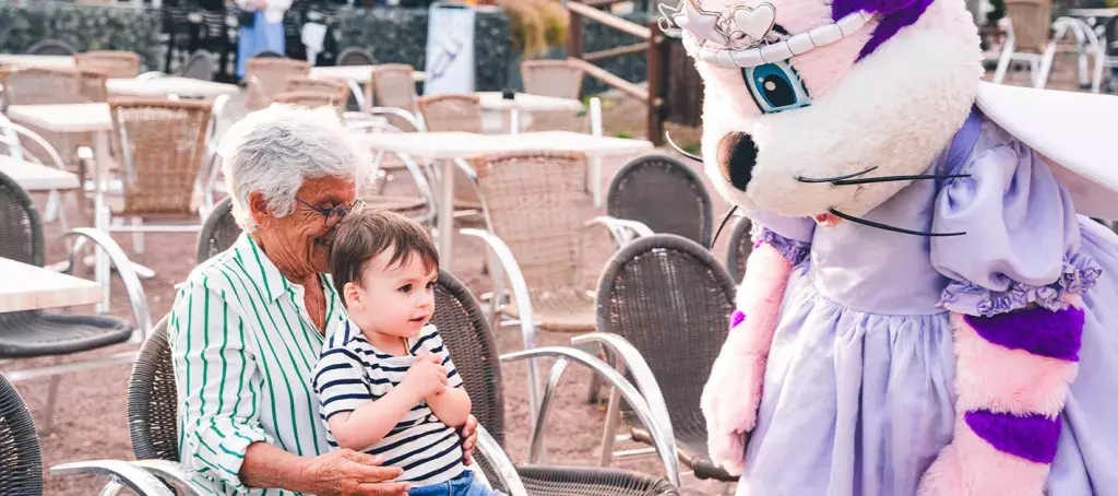 Club enfant à bonne anse plage avec la mascotte Lilly