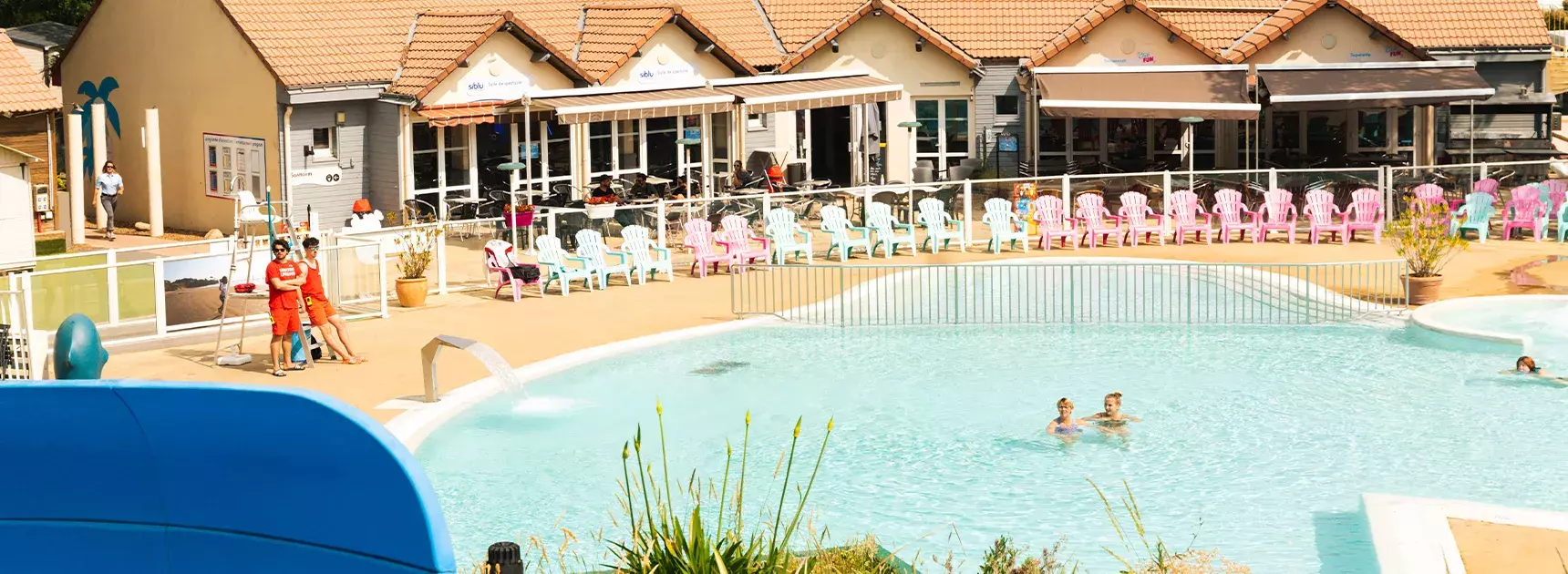 Piscine au camping Les Pierres Couchées