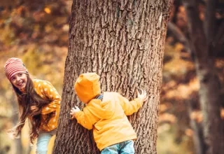 Jeux et rigolades en forêt grâce aux campings Siblu ouverts en Octobre