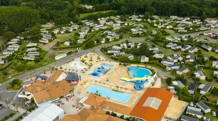 La magnifique vue aérienne du camping Siblu Villages Les Charmettes 1