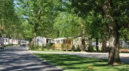 Les magnifiques mobilhomes du camping Siblu Villages Les Rives de Condrieu 4