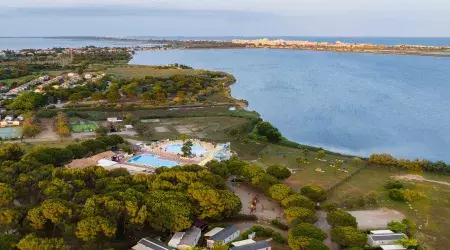 La magnifique vue aérienne du camping Siblu Villages Le Lac des Rêves