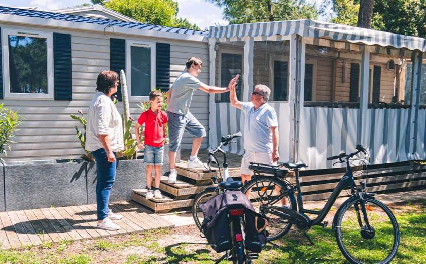 Vie sur mobil home en famille avec les enfants au camping Bonne Anse Plage