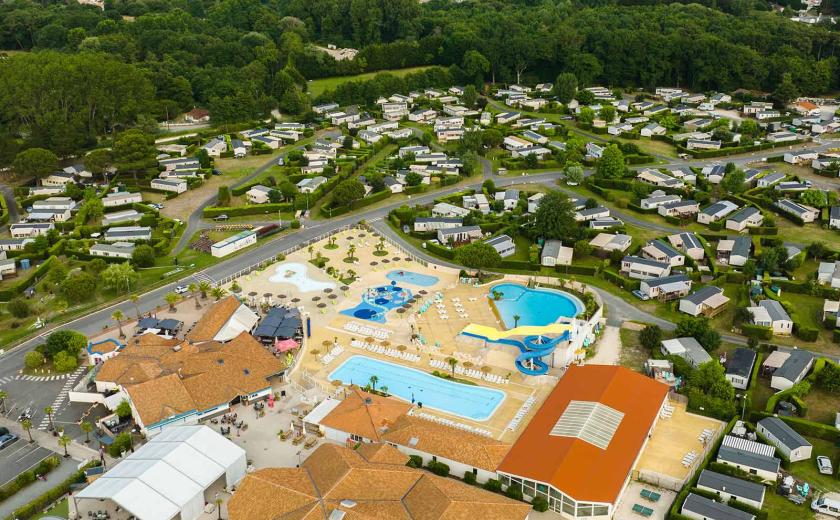 La magnifique vue aérienne du camping Siblu Villages Les Charmettes 1