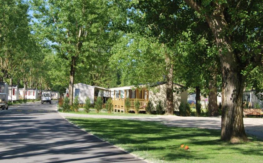 Les magnifiques mobilhomes du camping Siblu Villages Les Rives de Condrieu 4