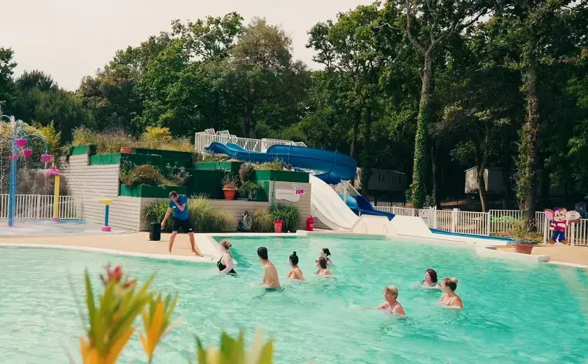 Cours d'aquagym au camping Les Pierres Couchées