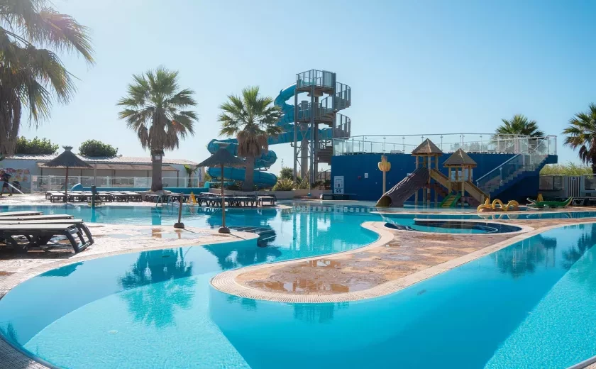 L'espace aquatique du camping Siblu Le Marisol