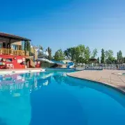 Le sublime complexe aquatique du camping Siblu Villages Les Rives de Condrieu 1
